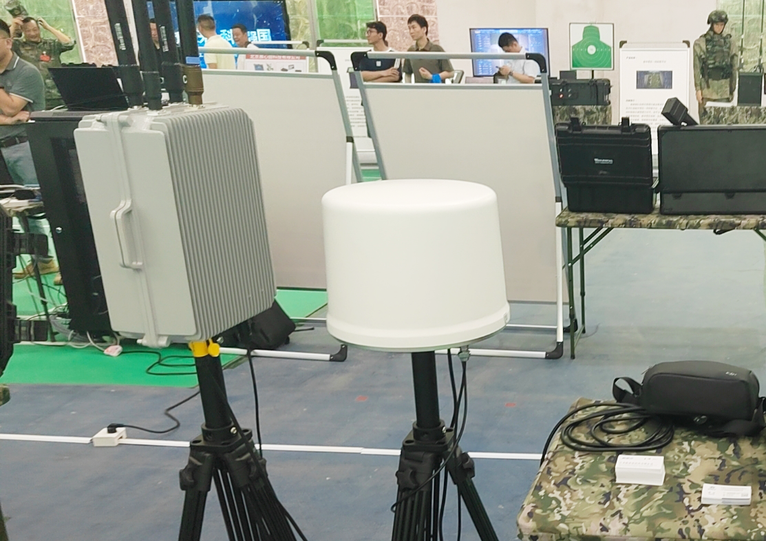 廣東武警總隊裝備展丨中科智鵬無人機管控設(shè)備集中展示